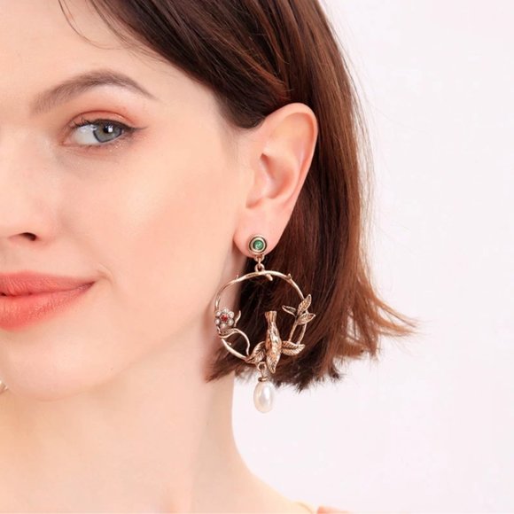 Vintage Birds Golden Earrings - Picture 2 of 7